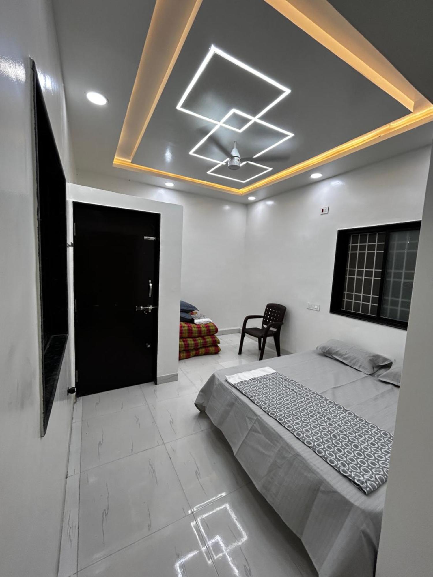 Vatavriksha Guest House,Akkalkot Akalkot Екстериор снимка